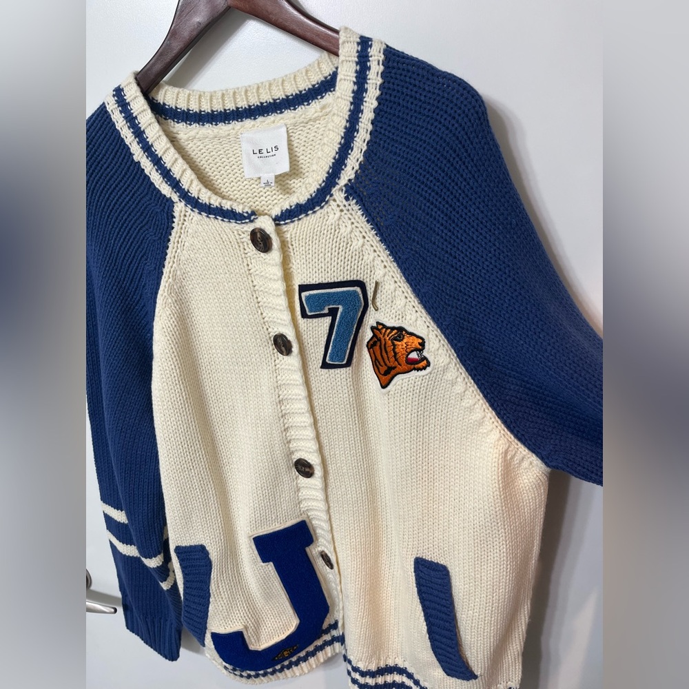 Le Lis letterman sweater, athletic patches and removable pin - Picture 3 of 7